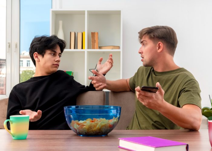 Kalimat Langsung dan Tidak Langsung: Perbedaan & Contoh