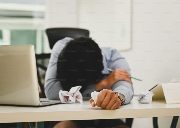 Kenapa Skripsi Bikin Depresi? Ini Penyebab dan Solusinya