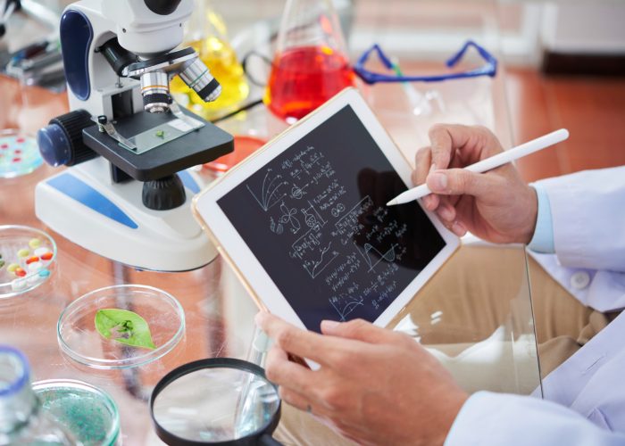 Analisis SEM (Structural Equation Modeling) Secara Praktis 