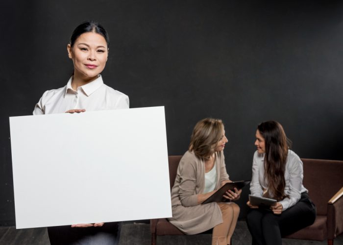 Oral Presentation vs Poster Presentation: Perbedaan, Kelebihan, dan Cara Memilih yang Tepat