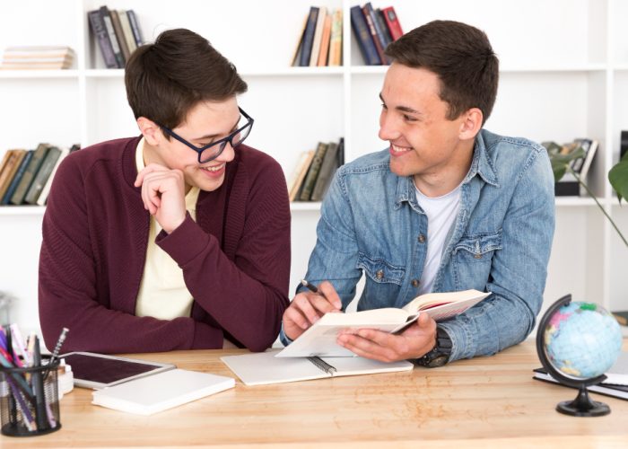 Mendeley vs Zotero untuk Skripsi dan Pertimbangan dalam Memilih Reference Manager